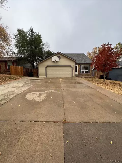 7806 Club Crest Dr, Arvada, CO 80005
