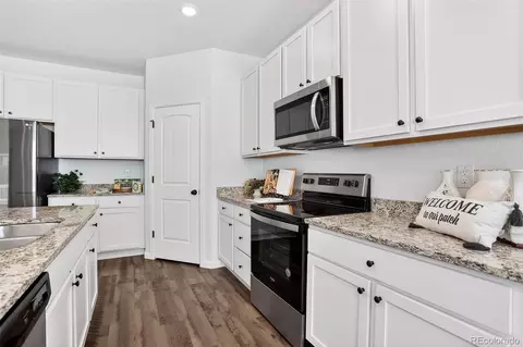 Kitchen - 26898 E 1st Pl, Aurora, CO 80018 photo 4 of 5