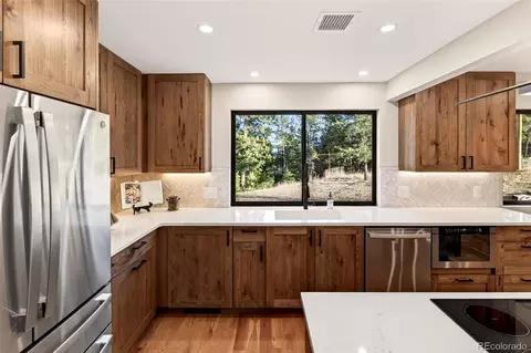 Kitchen - 7552 Surrey Dr, Morrison, CO 80465 photo 8 of 10