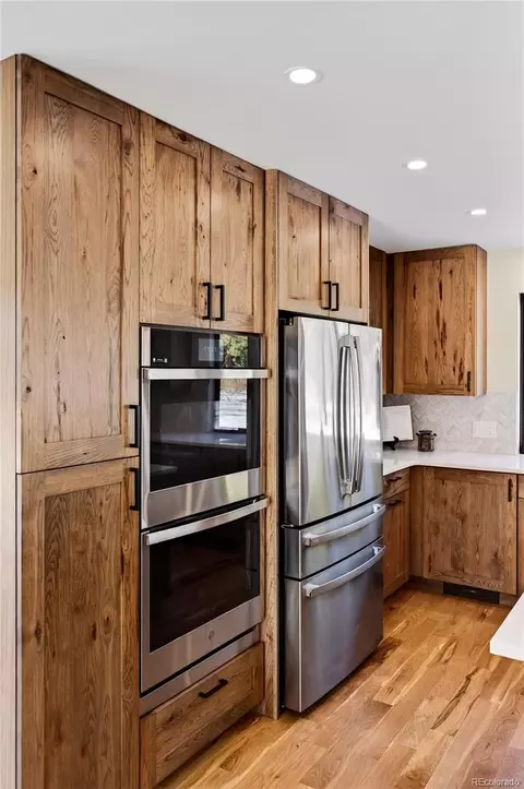 Kitchen - 7552 Surrey Dr, Morrison, CO 80465 photo 4 of 10