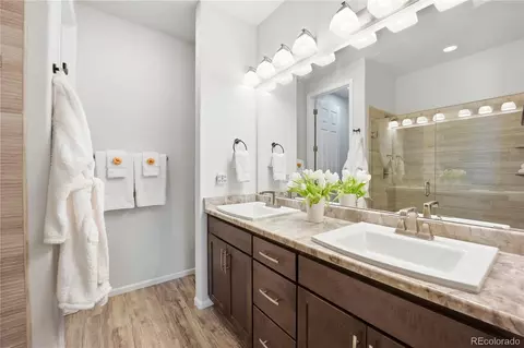 Bath - 25660 E Archer Ave, Aurora, CO 80018 photo 2 of 3
