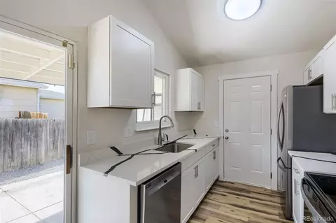 17464 E Temple Dr, Aurora, CO 80015 photo 4