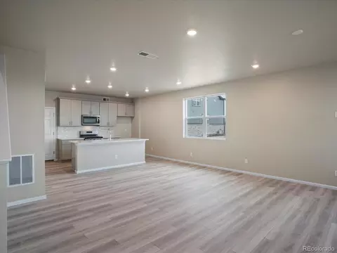 22195 E 7th Pl, Aurora, CO 80018 photo 2