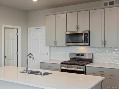 22195 E 7th Pl, Aurora, CO 80018 photo 9