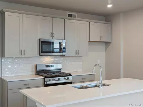 22195 E 7th Pl, Aurora, CO 80018