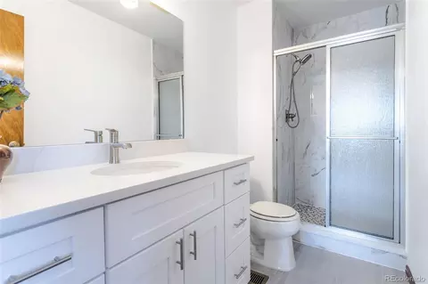Bath - 4725 E 129th Cir, Thornton, CO 80241 photo 2 of 4
