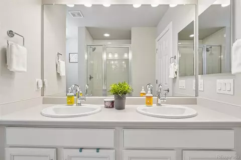 Bath - 16021 E 47th Pl, Denver, CO 80239 photo 2 of 4