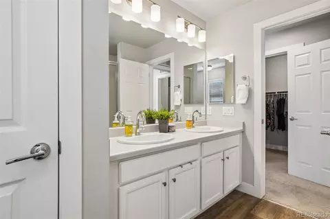 Bath - 16021 E 47th Pl, Denver, CO 80239 photo 3 of 4