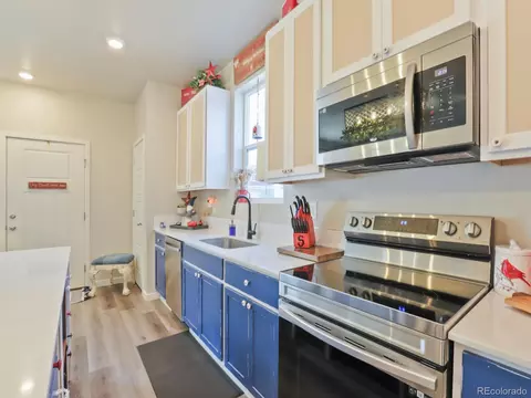Kitchen - 286 Cardinal St, Johnstown, CO 80534 photo 3 of 7