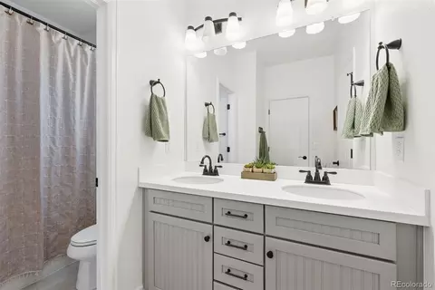 Bath - 25171 E Nova Pl, Aurora, CO 80016 photo 4 of 5