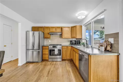 Kitchen - 16298 E Bates Dr, Aurora, CO 80013 photo 2 of 4