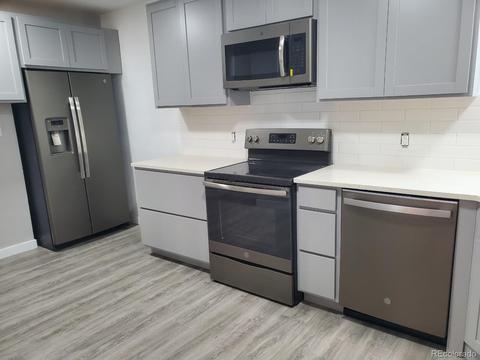 1742 Macon St, Aurora, CO 80010 photo 3