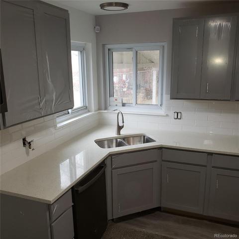 1742 Macon St, Aurora, CO 80010 photo 5