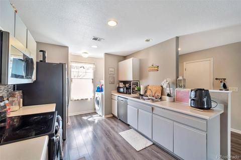 5505 E 100th Dr, Thornton, CO 80229 photo 4