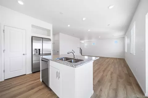 22212 E 38th Pl, Aurora, CO 80019 photo 4