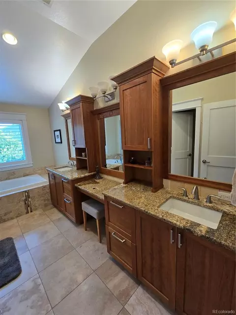 Bath - 4570 Sprucedale Pl, Boulder, CO 80301 photo 3 of 7