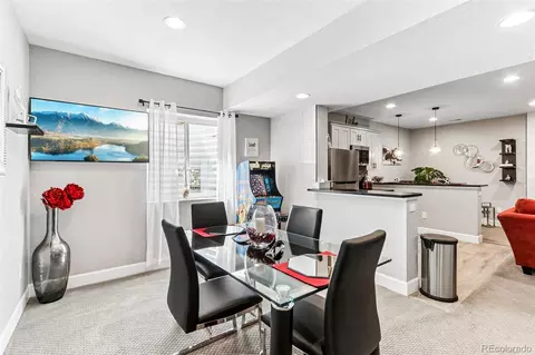 Dining - 22537 E Union Cir, Aurora, CO 80015 photo 4 of 4