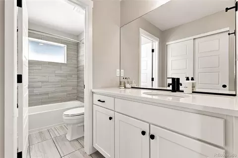 Bath - 9730 E 61st Pl, Denver, CO 80238 photo 2 of 6