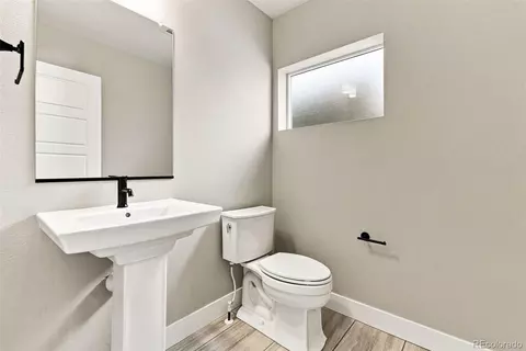 Bath - 9730 E 61st Pl, Denver, CO 80238 photo 1 of 6
