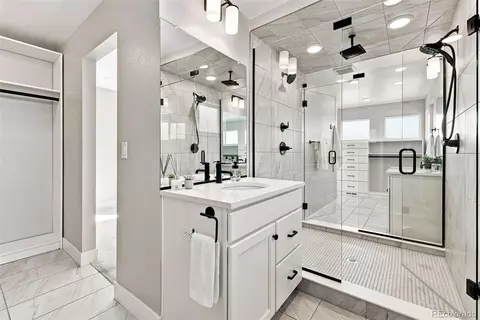 Bath - 9730 E 61st Pl, Denver, CO 80238 photo 3 of 6