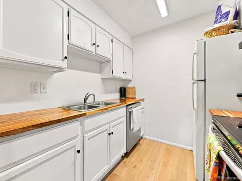 Kitchen - 14499 1st Dr, Aurora, CO 80011 photo 3 of 4