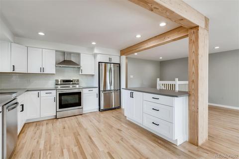 7763 E Navarro Pl, Denver, CO 80237 photo 4