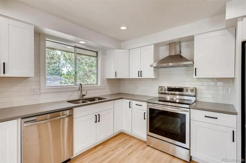 7763 E Navarro Pl, Denver, CO 80237 photo 6