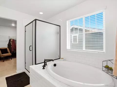 Bath - 24601 E 37th Ave, Aurora, CO 80019 photo 4 of 6