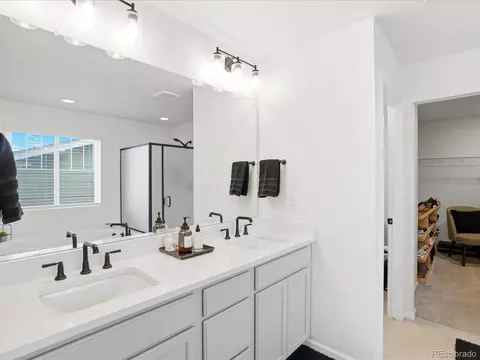 Bath - 24601 E 37th Ave, Aurora, CO 80019 photo 3 of 6