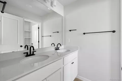 Bath - 22695 E 47th Ave, Aurora, CO 80019 photo 1 of 2