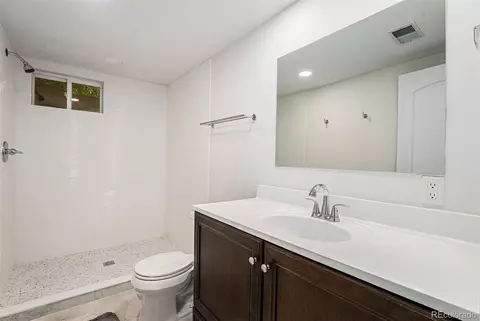 Bath - 2989 E Cresthill Ave, Centennial, CO 80121 photo 4 of 4