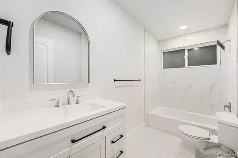 Bath - 2989 E Cresthill Ave, Centennial, CO 80121 photo 1 of 4