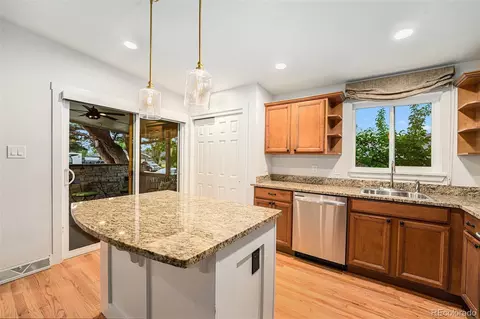 Kitchen - 2989 E Cresthill Ave, Centennial, CO 80121 photo 3 of 3