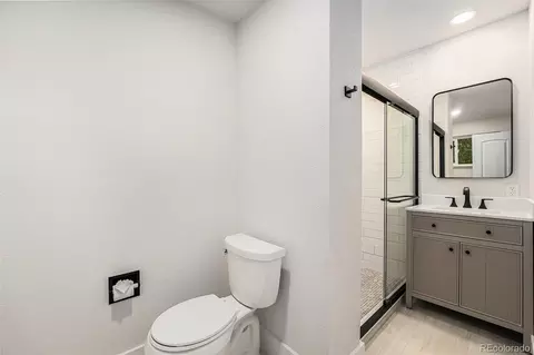 Bath - 2989 E Cresthill Ave, Centennial, CO 80121 photo 3 of 4