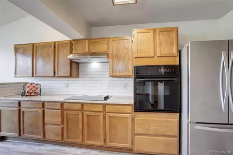 Kitchen - 61 Wright Ct, Lakewood, CO 80228 photo 3 of 4