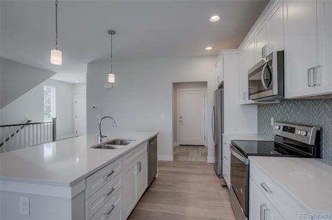 9601 E Idaho Pl, Denver, CO 80231 photo 6