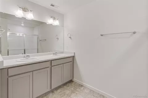 Bath - 28253 E 4th Pl, Watkins, CO 80137 photo 3 of 4