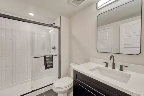 Bath - 22583 E Union Cir, Aurora, CO 80015 photo 6 of 6