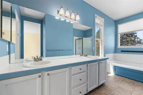 Bath - 5371 S Dunkirk Way, Centennial, CO 80015 photo 1 of 5