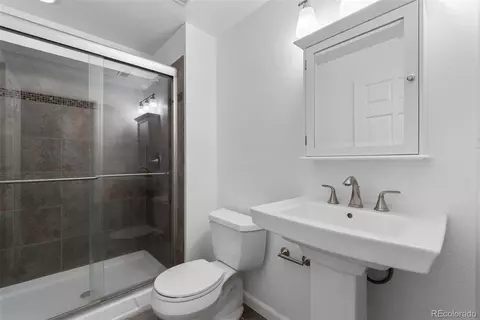Bath - 5371 S Dunkirk Way, Centennial, CO 80015 photo 5 of 5