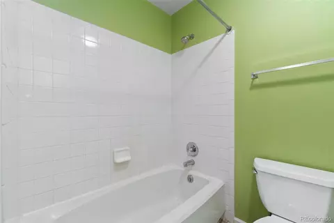 Bath - 5371 S Dunkirk Way, Centennial, CO 80015 photo 3 of 5
