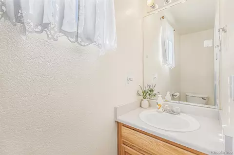 Bath - 4887 Duluth Ct, Denver, CO 80239 photo 1 of 3