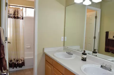 Bath - 2945 E 135th Pl, Thornton, CO 80241 photo 2 of 5