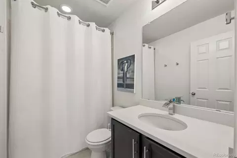 Bath - 965 N Waterloo Ct, Aurora, CO 80018 photo 3 of 3