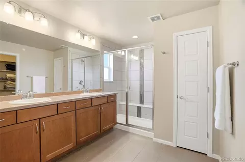 Bath - 7313 Ames Ct, Arvada, CO 80003 photo 2 of 4