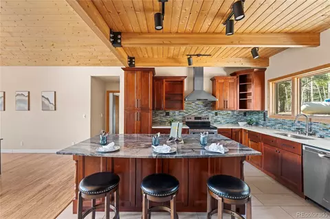 Kitchen - 1008 Cantiberry Rd, Divide, CO 80814 photo 4 of 5