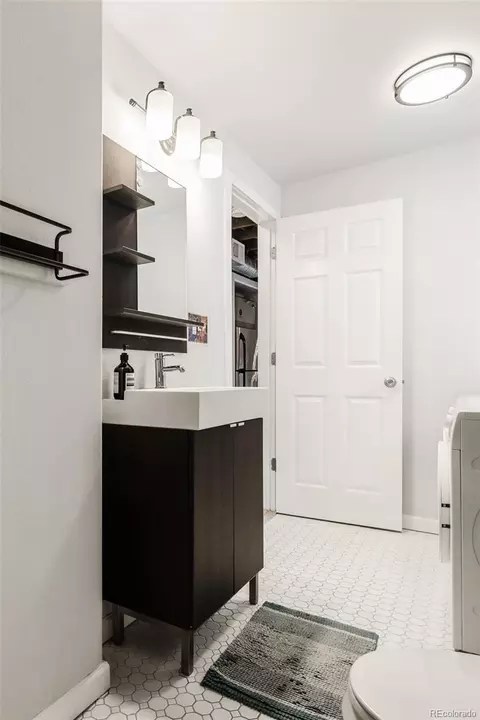 Bath - 2910 N Columbine St, Denver, CO 80205 photo 2 of 2