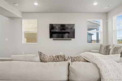 28458 E 8th Pl, Aurora, CO 80018 photo 10
