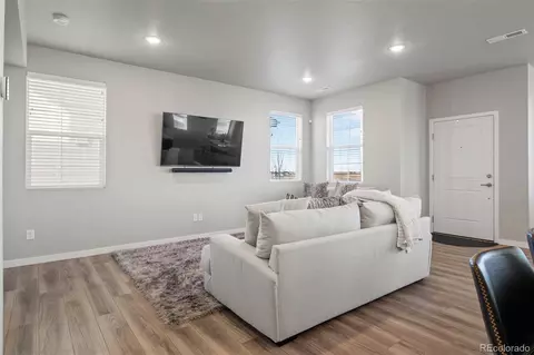 28458 E 8th Pl, Aurora, CO 80018 photo 4