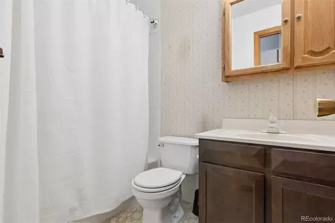 Bath - 15955 E Bethany Pl, Aurora, CO 80013 photo 2 of 3